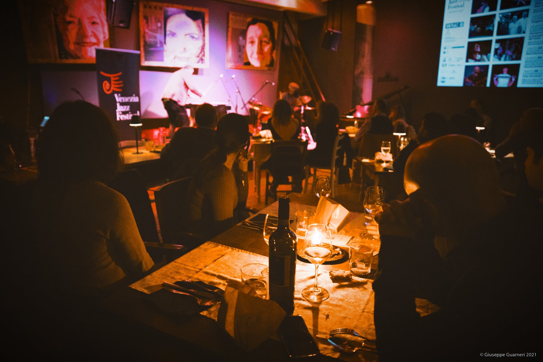 Concerto jazz dal vivo nel club musicale del Laguna Libre