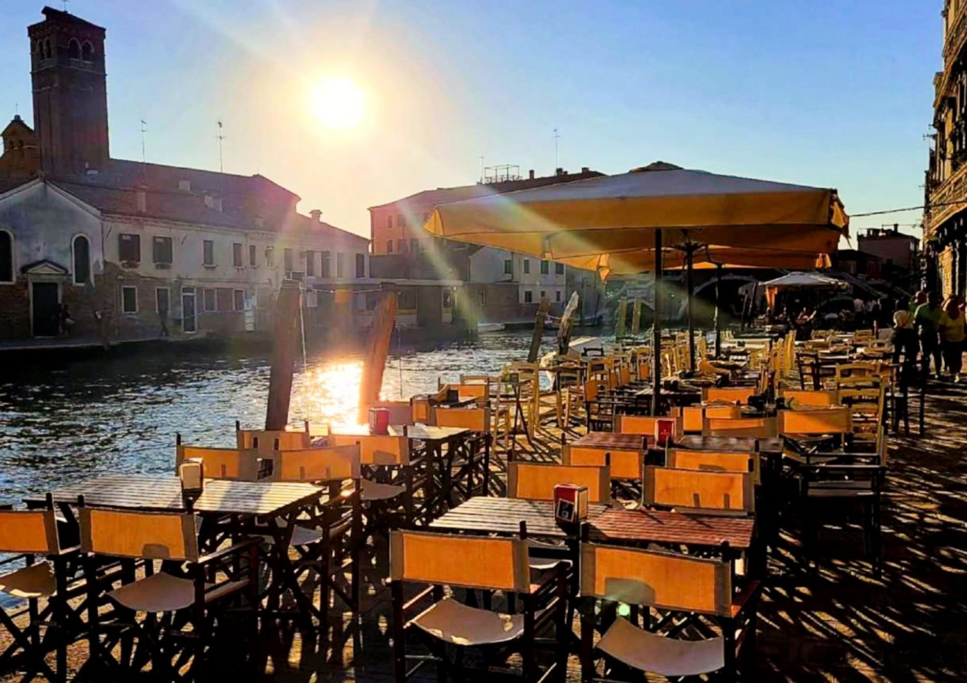Cena in terrazza al tramonto davanti a Palazzo Surian Bellotto